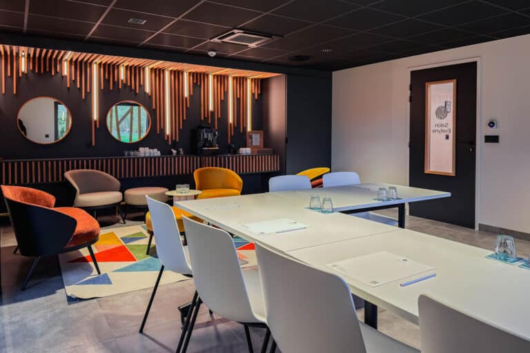 salon-evelyne-la-reposee-1